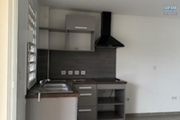A vendre bel et spacieux appartement de type F2 de standing sur la r&eacute;sidence COQUELICOTS 4 &agrave; Sainte Clotilde