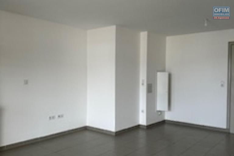 A vendre bel et spacieux appartement de type F2 de standing sur la r&eacute;sidence COQUELICOTS 4 &agrave; Sainte Clotilde