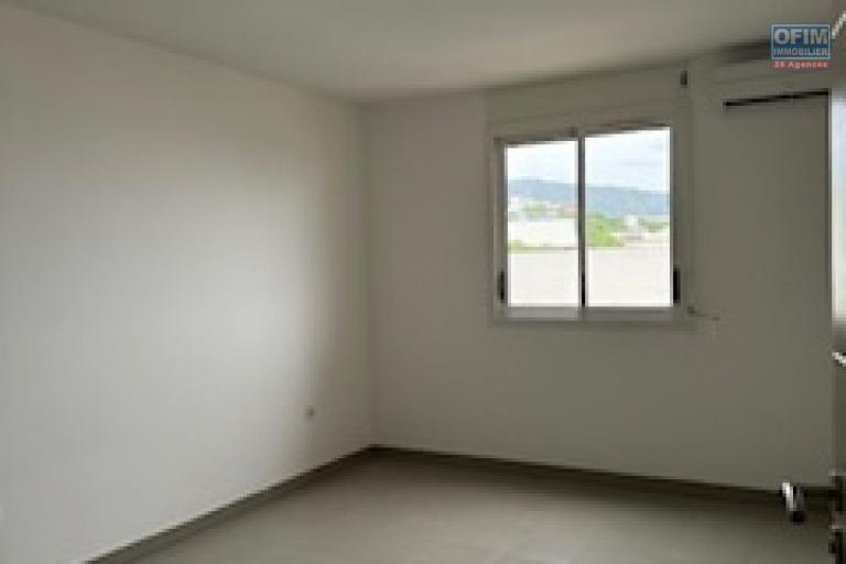 A vendre bel et spacieux appartement de type F2 de standing sur la r&eacute;sidence COQUELICOTS 4 &agrave; Sainte Clotilde