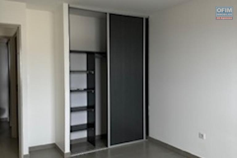 A vendre bel et spacieux appartement de type F2 de standing sur la r&eacute;sidence COQUELICOTS 4 &agrave; Sainte Clotilde