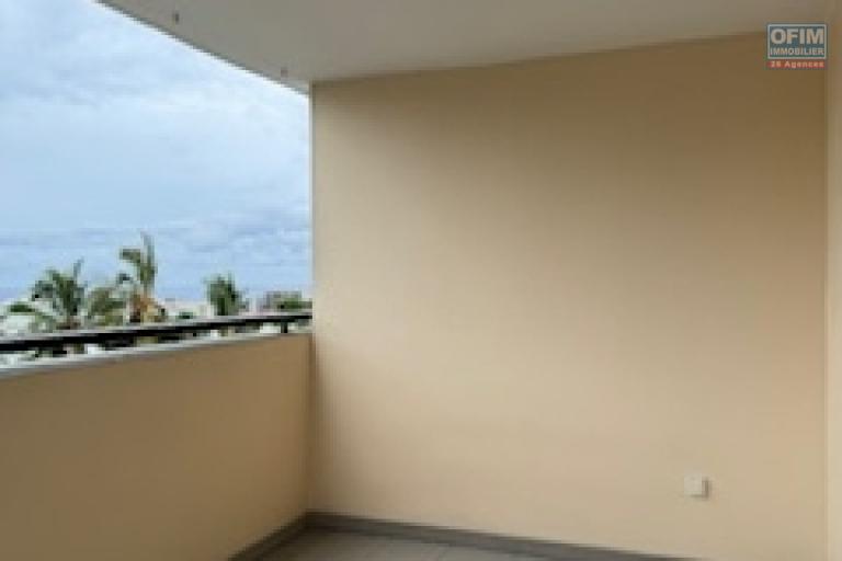 A vendre bel et spacieux appartement de type F2 de standing sur la r&eacute;sidence COQUELICOTS 4 &agrave; Sainte Clotilde