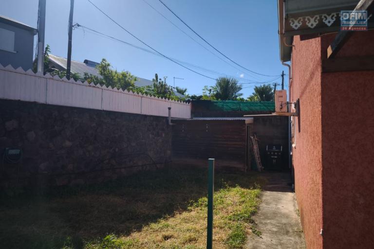Maison familiale avec piscine &agrave; reprendre en main &ndash; La Rivi&egrave;re Saint-Louis