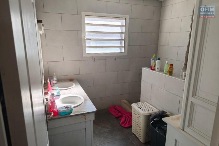 Maison familiale avec piscine &agrave; reprendre en main &ndash; La Rivi&egrave;re Saint-Louis