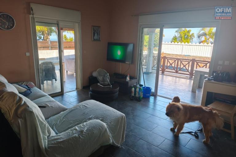 Maison familiale avec piscine &agrave; reprendre en main &ndash; La Rivi&egrave;re Saint-Louis