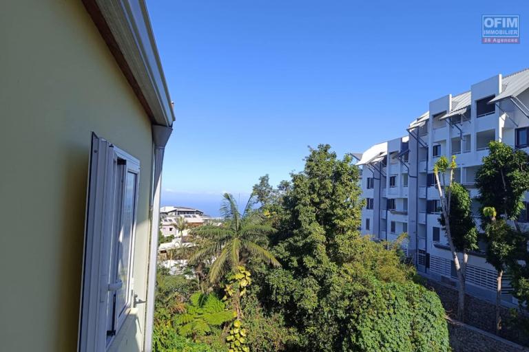 Appartement T3 en duplex à deux pas du centre ville du Tampon