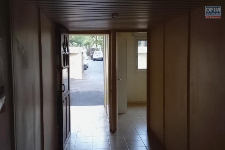 Rare : A louer un bureau de 40 m2  &agrave; St Gilles les Bains