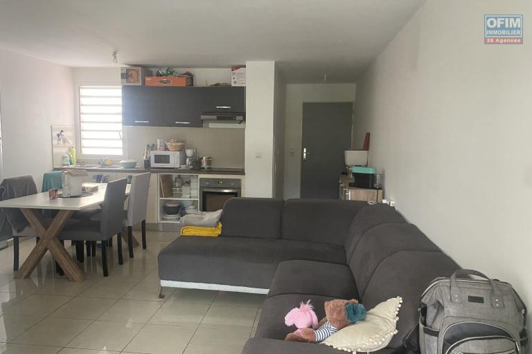 A vendre appartement T3 au centre ville de la Possession avec belle vue montagne.