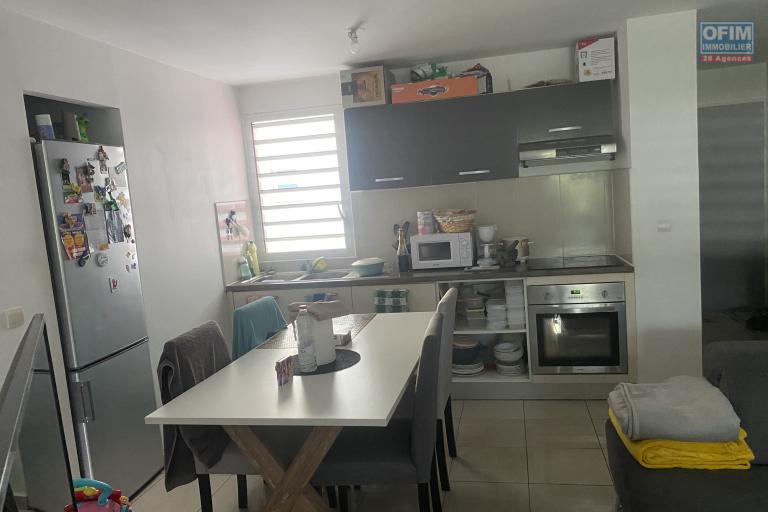A vendre appartement T3 au centre ville de la Possession avec belle vue montagne.
