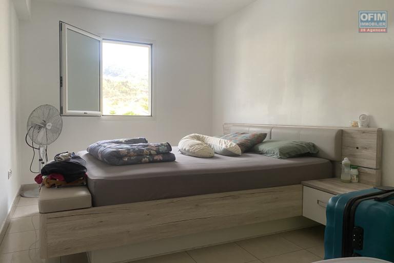 A vendre appartement T3 au centre ville de la Possession avec belle vue montagne.