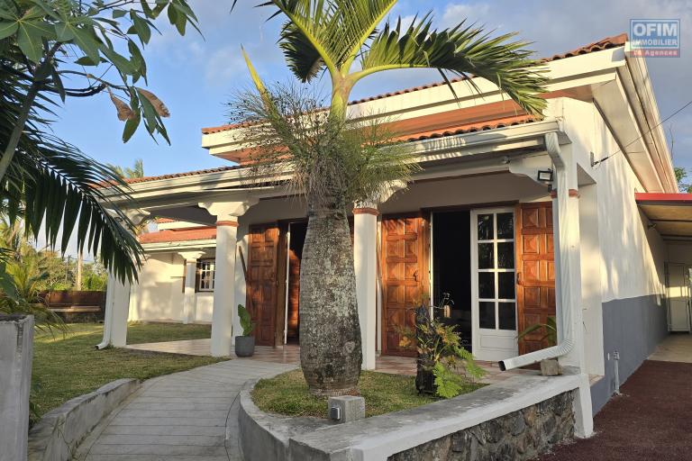 Opportunit&eacute; Investisseur &ndash; Villa + 400 m&sup2; de Parking &ndash; Id&eacute;al G&icirc;tes / Restaurant / Activit&eacute; Pro