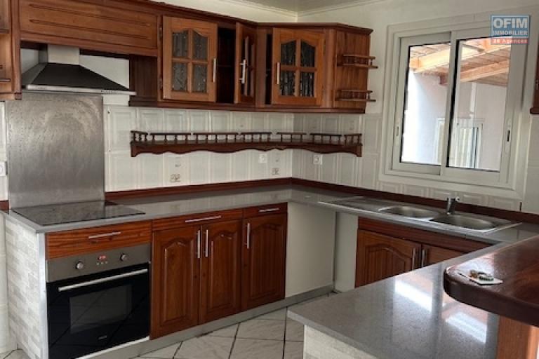 Venez d&eacute;couvrir cette belle Villa Duplex F5 au Tampon dans le quartier calme de la P&pound;ointe