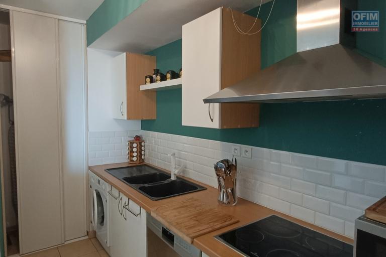 A vendre magnifique appartement 3 chambres avec vue sur mer et 2 parkings au centre ville de Saint-Denis