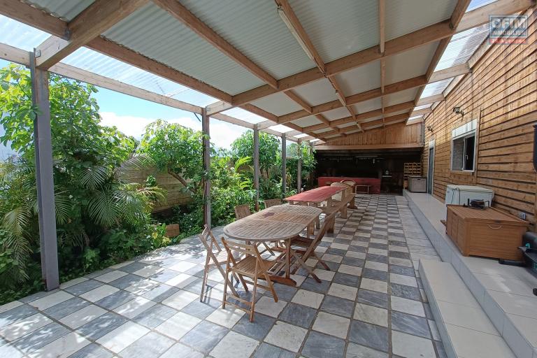 A Vendre &agrave; Sainte-Anne magnifique villa 5 chambres de 200 m2 habitables + 100 m2 de varangue