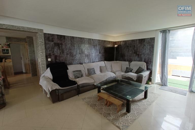A Vendre &agrave; Sainte-Anne magnifique villa 5 chambres de 200 m2 habitables + 100 m2 de varangue