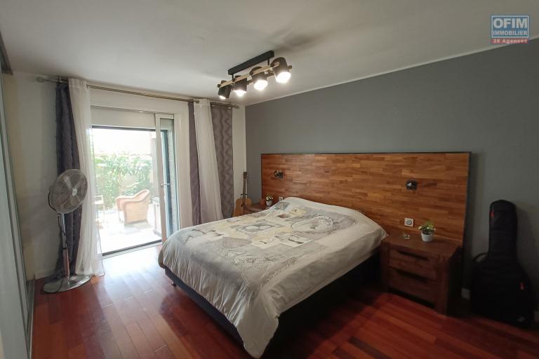 A Vendre &agrave; Sainte-Anne magnifique villa 5 chambres de 200 m2 habitables + 100 m2 de varangue
