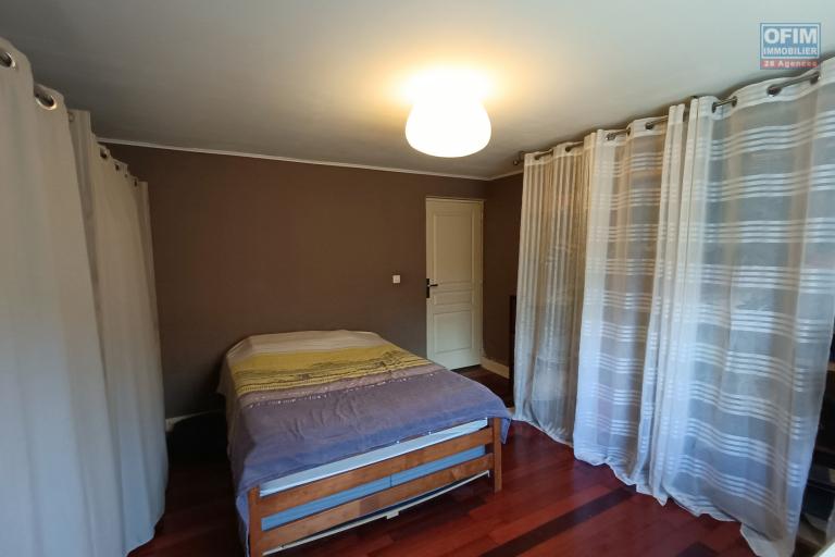A Vendre &agrave; Sainte-Anne magnifique villa 5 chambres de 200 m2 habitables + 100 m2 de varangue