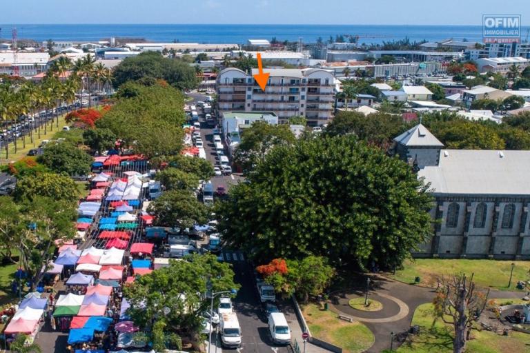 RARE - RESIDENCE DE BON STANDING CENTRE VILLE LE PORT APPARTEMENT T2+V RENOVE - IDEAL INVESTISSEMENT OU 1&deg; ACHAT
