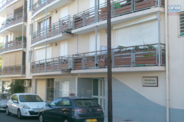 RARE - RESIDENCE DE BON STANDING CENTRE VILLE LE PORT APPARTEMENT T2+V RENOVE - IDEAL INVESTISSEMENT OU 1&deg; ACHAT