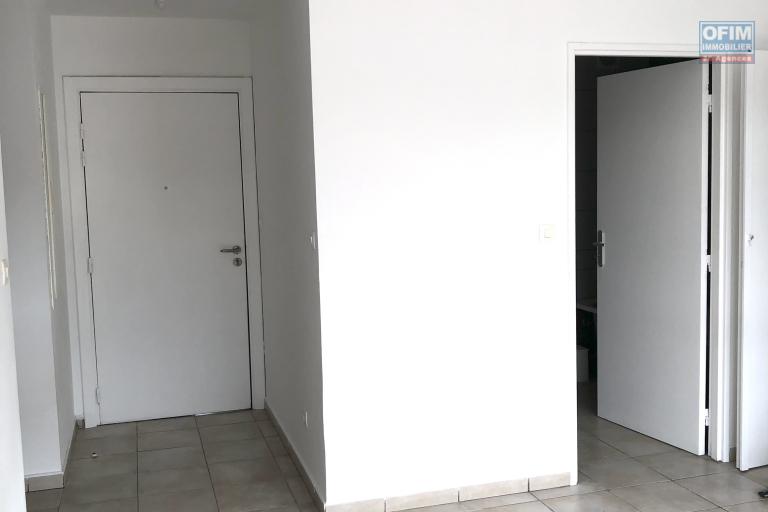 RARE - RESIDENCE DE BON STANDING CENTRE VILLE LE PORT APPARTEMENT T2+V RENOVE - IDEAL INVESTISSEMENT OU 1&deg; ACHAT