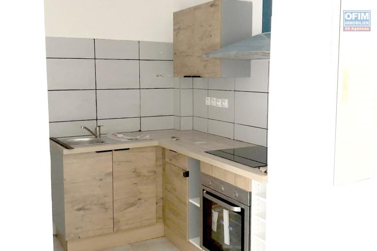 RARE - RESIDENCE DE BON STANDING CENTRE VILLE LE PORT APPARTEMENT T2+V RENOVE - IDEAL INVESTISSEMENT OU 1&deg; ACHAT