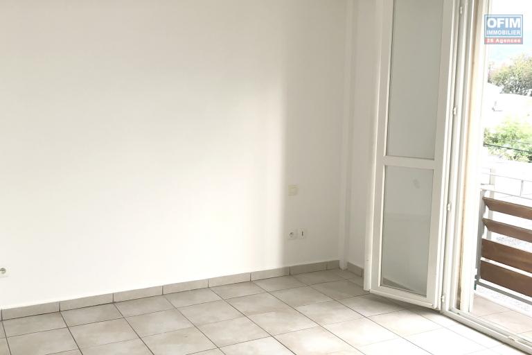 RARE - RESIDENCE DE BON STANDING CENTRE VILLE LE PORT APPARTEMENT T2+V RENOVE - IDEAL INVESTISSEMENT OU 1&deg; ACHAT