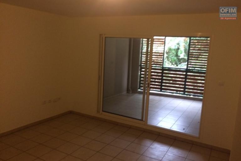A vendre T3 residence Piton Tr&eacute;sor, chemin Bailly, centre de La Montagne