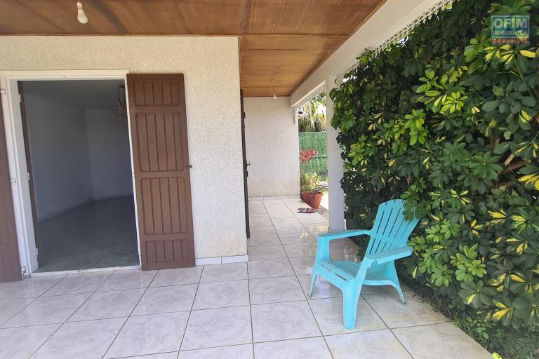 VILLA F4/5, DE 118 M2, BEAU JARDIN, QUARTIER R&Eacute;SIDENTIEL &Agrave; BRAS DES CHEVRETTES/ SAINT ANDR&Eacute;