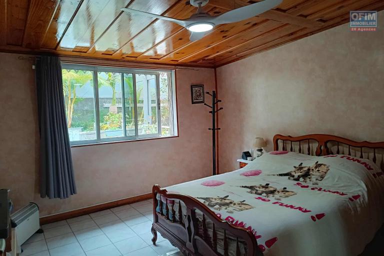 A la Chaloupe St Leu maison T 6/7 en duplex rénovée en 2018 avec une trés belle vue mer - Chambre RDC 16,50 m2