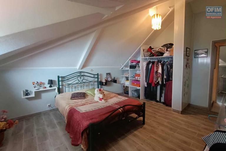 A la Chaloupe St Leu maison T 6/7 en duplex rénovée en 2018 avec une trés belle vue mer - Chambre étage 15,30m2
