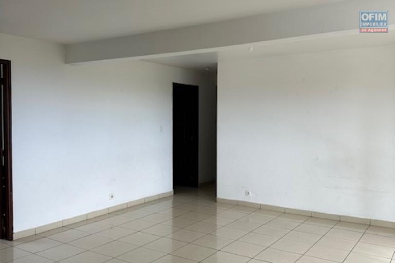 A LOUER Appartement F4  La saline les hauts