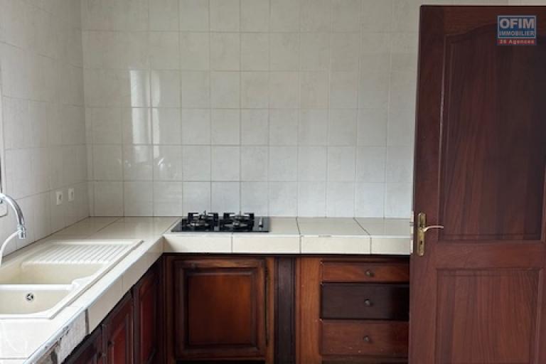 A LOUER Appartement F4  La saline les hauts