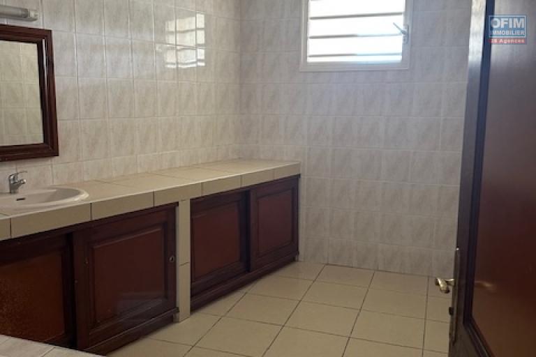 A LOUER Appartement F4  La saline les hauts