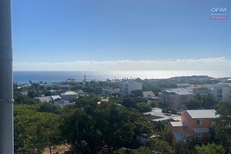 A vendre ce bel appartement de type F2 de 46,80m2 habitable sur la r&eacute;sidence PASSERELLE &agrave; Sainte Clotilde.