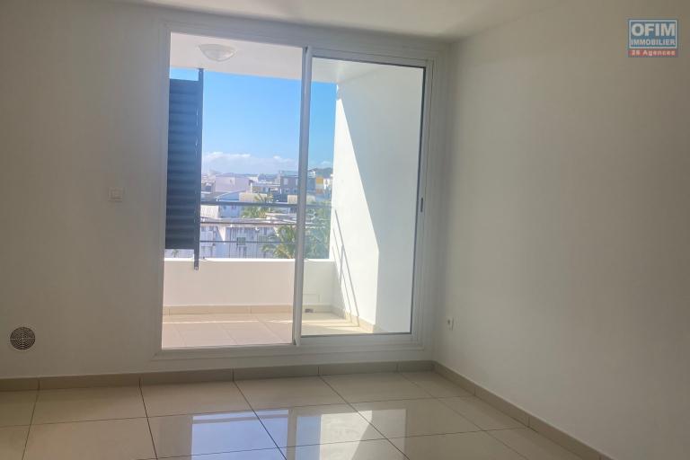 A vendre ce bel appartement de type F2 de 46,80m2 habitable sur la résidence PASSERELLE à Sainte Clotilde.