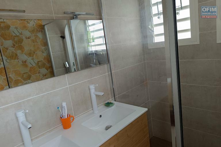 Villa T2/3 neuve en  Duplex de 84 m&sup2;  b&acirc;tie en 2025 sur un terrain 342 m&sup2; &ndash; Vue mer &ndash; Ravine des Cabris