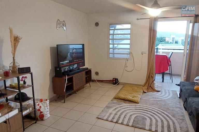 Sp&eacute;cial investisseur : a vendre un appartement T2 Lou&eacute; au dernier &Eacute;tage avec une  vue Mer et Montagne a Sainte Clotilde