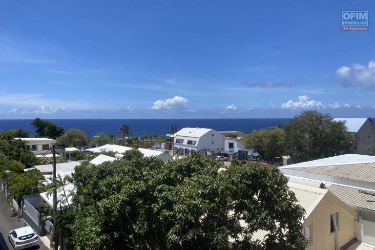 A vendre bel appartement T2 avec vue mer au centre ville de la Possession.