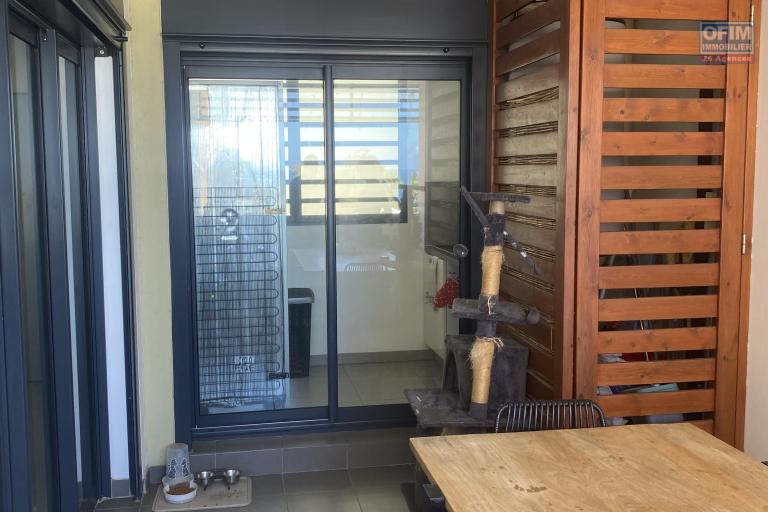 A vendre bel appartement T2 avec vue mer au centre ville de la Possession.