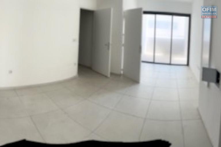 A VENDRE APPARTEMENT F3 DE 102.28 M2  AU CENTRE VILLE DE  SAINT DENIS - appartement