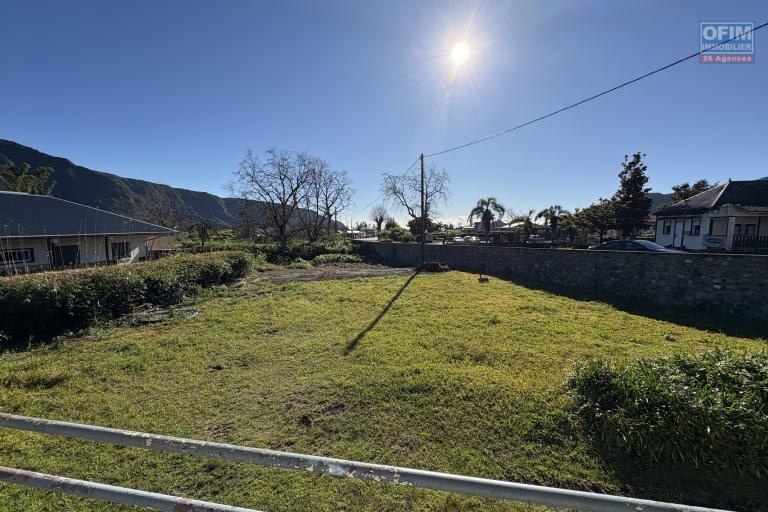 A vendre villa F5 avec garage sur un grand terrain de 2 000 m2 à la Plaine des Palmistes