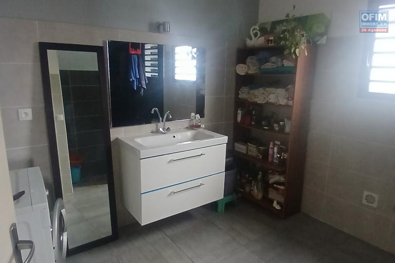 A VENDRE Charmante maison de type F3 de 90 m2 à la Chaloupe SAINT-LEU