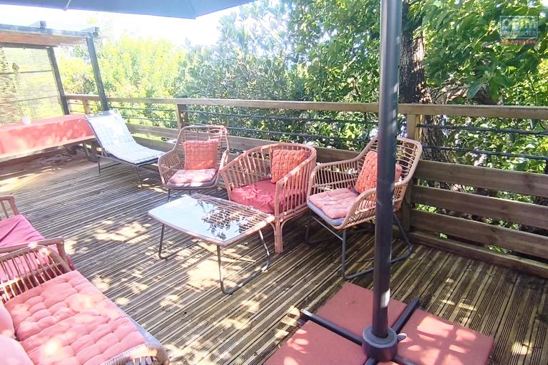 charmante maison meublée de plain-pied F3 à St-Joseph, terrasse et jardin