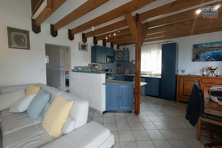 Villa d'architecte en duplex 5 chambres avec piscine et jardin paysager de 620 m2 Rivi&egrave;re St Louis
