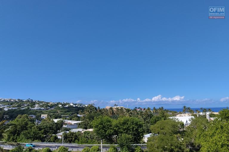A Vendre T2 de 48 m2 au Roches Noires - Saint-Gilles avec vue mer - 265 957€