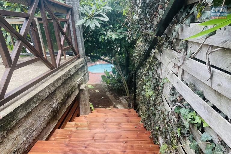 A LOUER belle villa invers&eacute;e de type F4 avec PISCINE CHAUFFEE et VUE exceptionnelle PLEIN OUEST sur BRAS CANOT ( Saint Gilles les Hauts) I NON MEUBLEESAINT GILLES LES HAUTS
