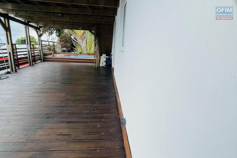 A LOUER belle villa invers&eacute;e de type F4 avec PISCINE CHAUFFEE et VUE exceptionnelle PLEIN OUEST sur BRAS CANOT ( Saint Gilles les Hauts) I NON MEUBLEESAINT GILLES LES HAUTS