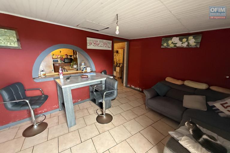 Grande maison s&eacute;par&eacute;e en deux (F3 et un F5) implant&eacute;e sur 913 m&sup2; de terrain avec vue imprenable mer et montagne.