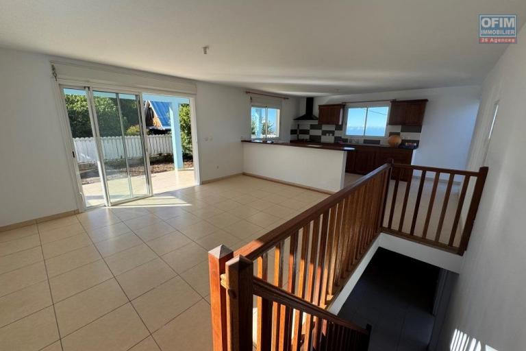A louer superbe villa de type F4/5 avec vue mer et montagne plaine des Cafres 22 éme