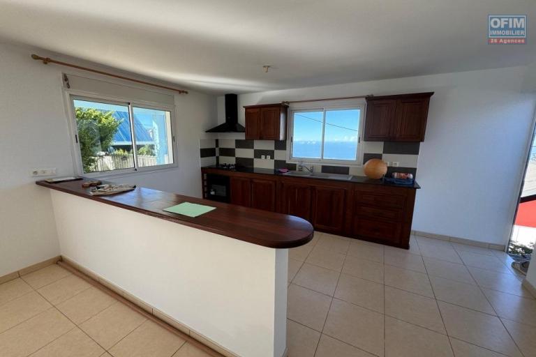 A louer superbe villa de type F4/5 avec vue mer et montagne plaine des Cafres 22 éme