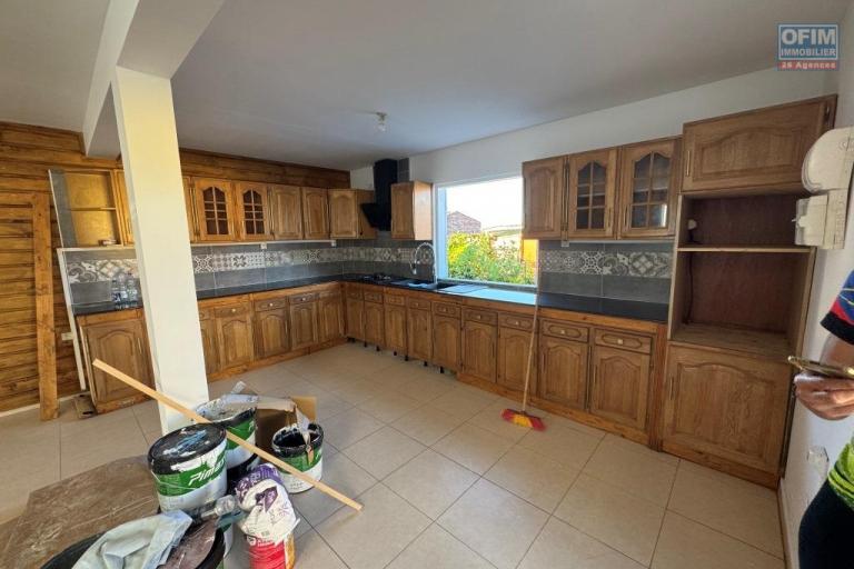 A louer superbe villa de type F4/5 avec vue mer et montagne plaine des Cafres 22 éme